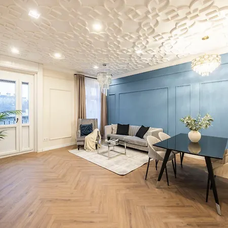 Deluxe Center T6 With Balcony Budapešť