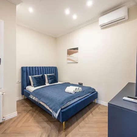 Deluxe Center T6 With Balcony Apartmán