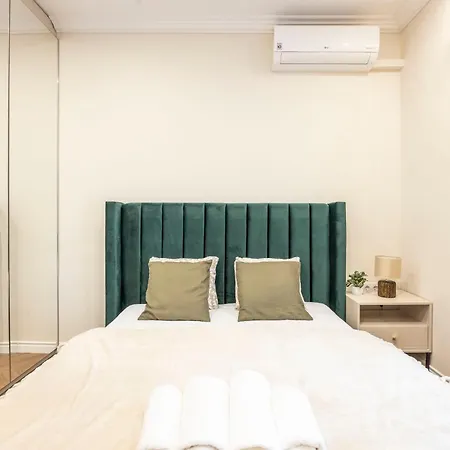 Deluxe Center T6 With Balcony Apartmán