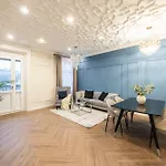 Deluxe Center T6 With Balcony Budapest